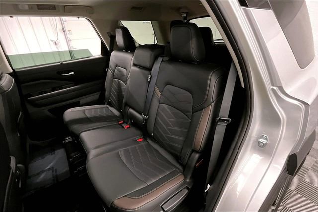 New 2025 Nissan Pathfinder Platinum w/ Lighting Package (N93) image 11