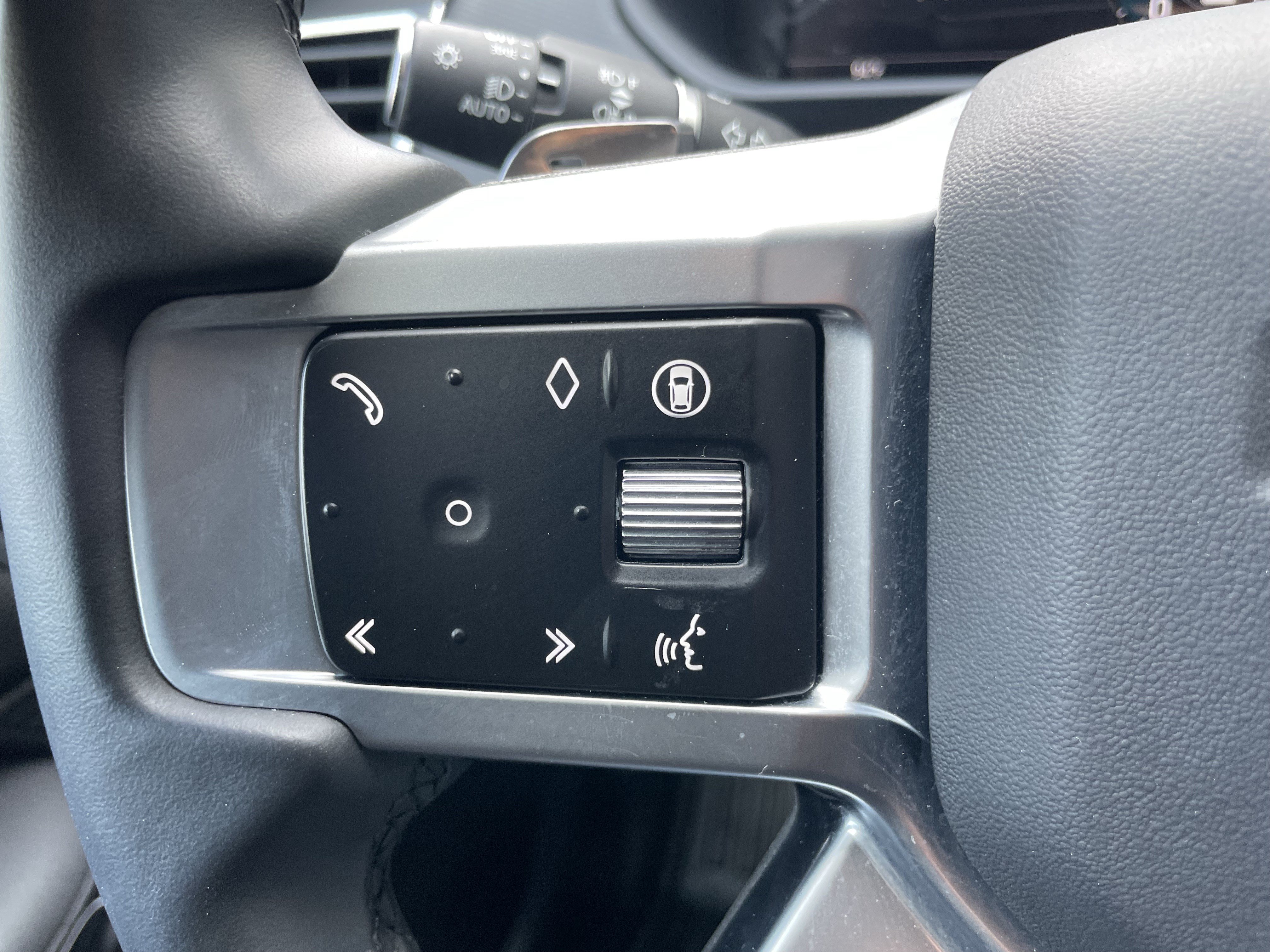 Certified 2025 Land Rover Discovery Dynamic SE AWD/4WD image 23