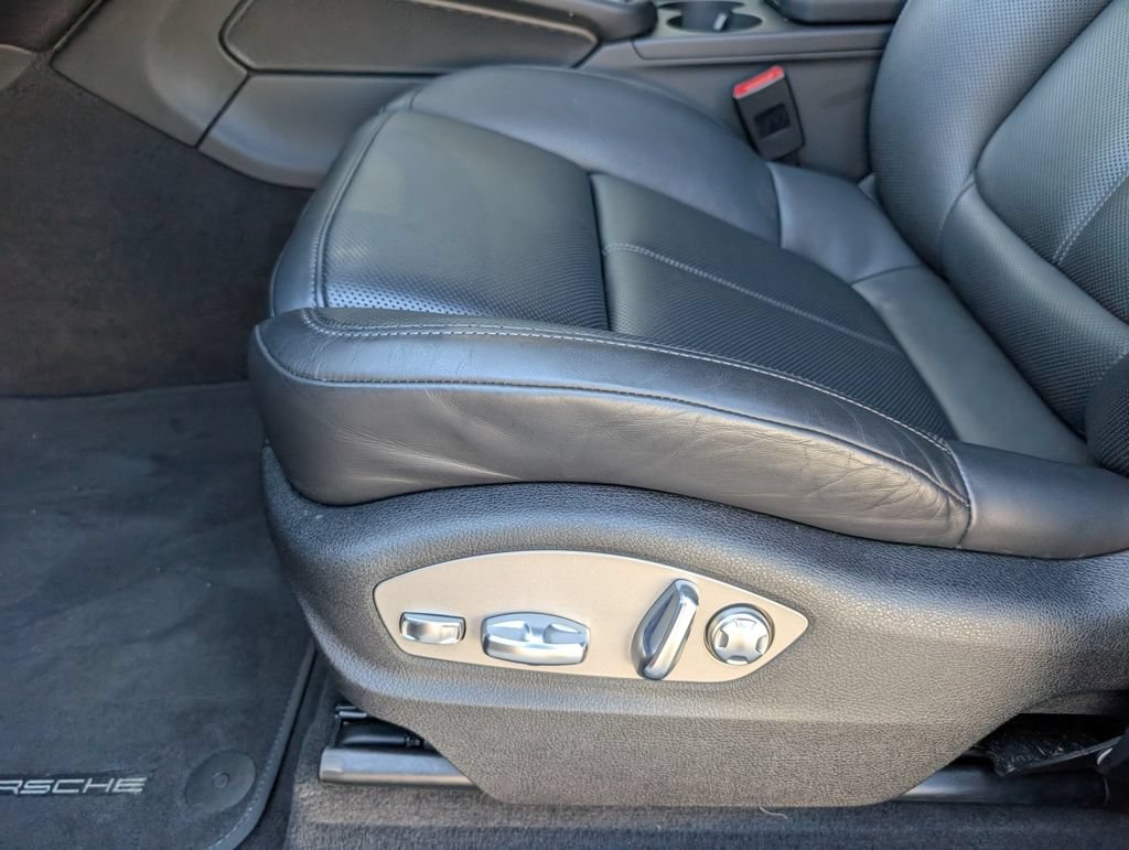 Certified 2025 Porsche Macan AWD/4WD image 26