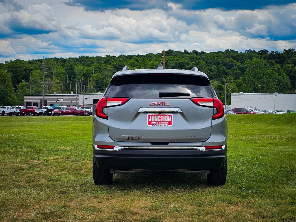 Used 2023 GMC Terrain SLT w/ Tech Package AWD/4WD image 5