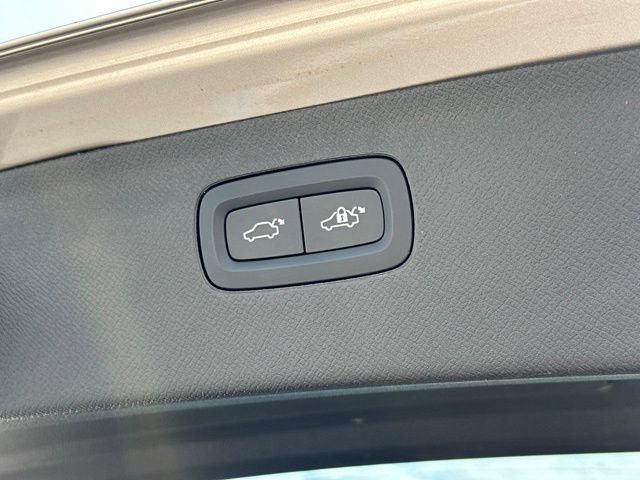 Certified 2025 Volvo XC90 T8 Plus w/ Protection Package AWD/4WD image 38