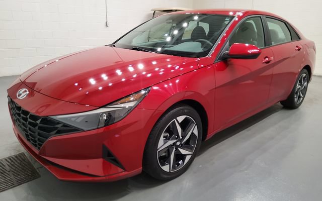 Used 2023 Hyundai Elantra SEL w/ Convenience Package FWD image 5
