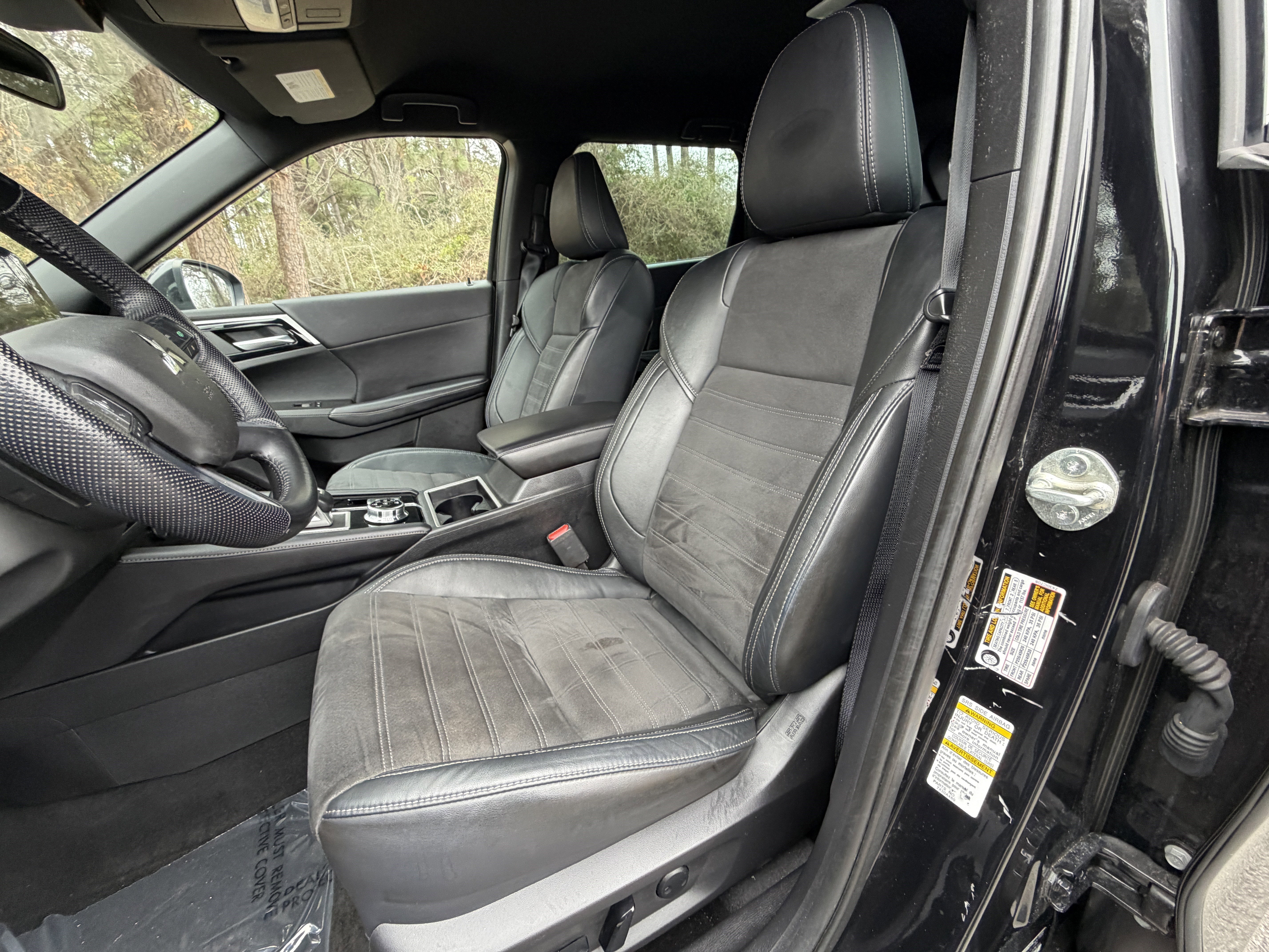 Used 2023 Mitsubishi Outlander SE Black Edition image 17