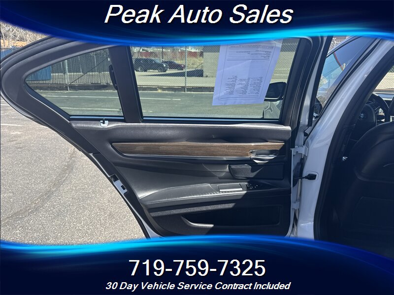 Used 2015 BMW 750i xDrive AWD/4WD image 27