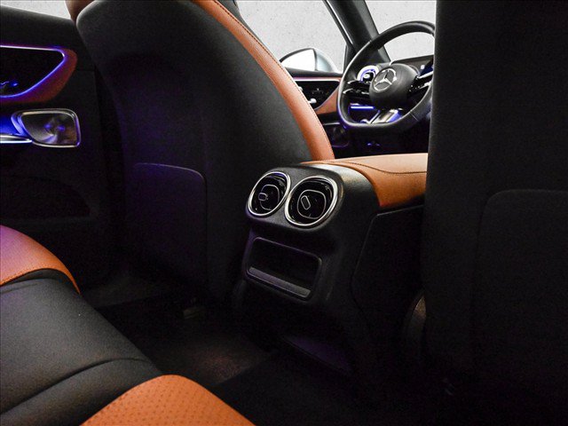 Used 2025 Mercedes-Benz GLC 300 4MATIC image 19