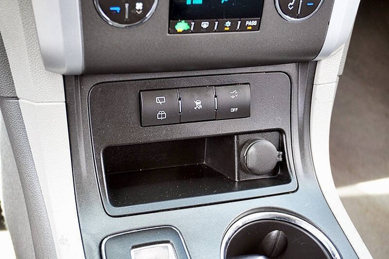 Used 2011 Chevrolet Traverse LT w/ Personal Connectivity Package AWD/4WD image 28