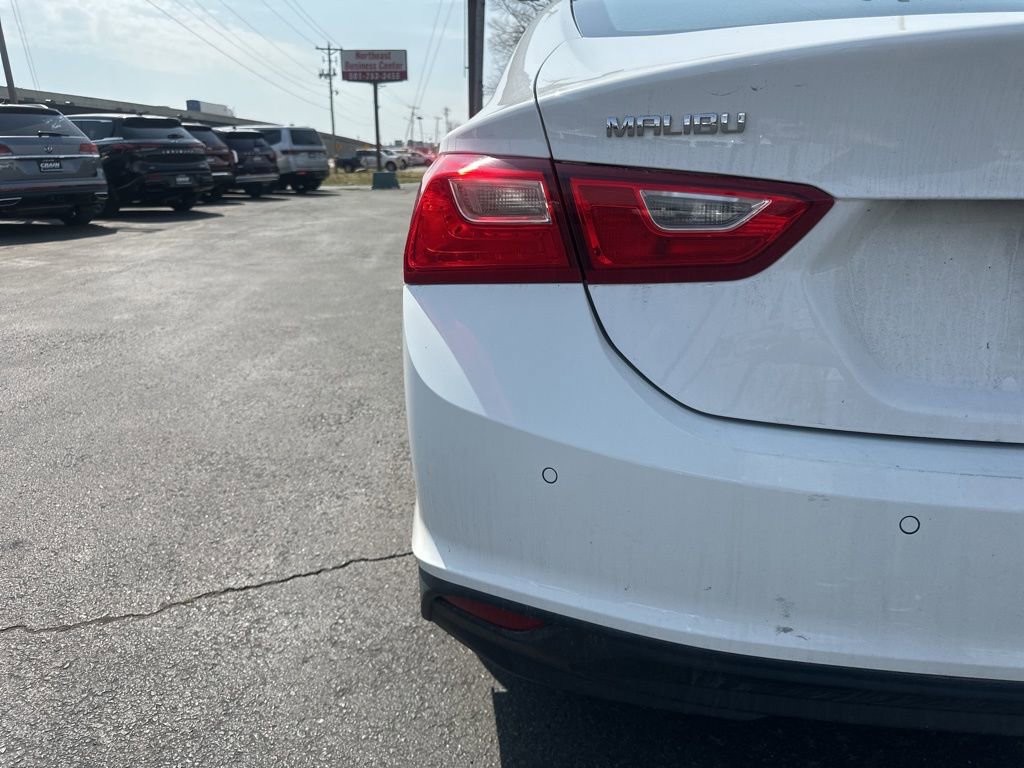 Used 2025 Chevrolet Malibu LT image 9