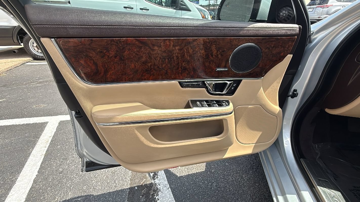 Used 2015 Jaguar XJ AWD image 9