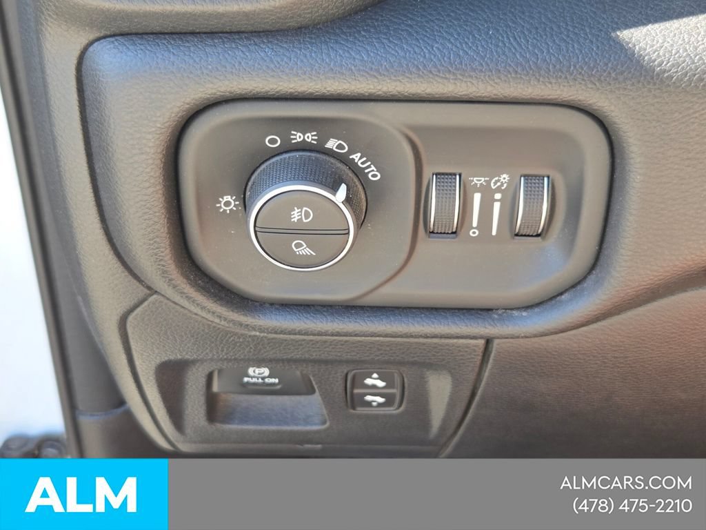 Used 2025 RAM 1500 Laramie AWD/4WD image 29
