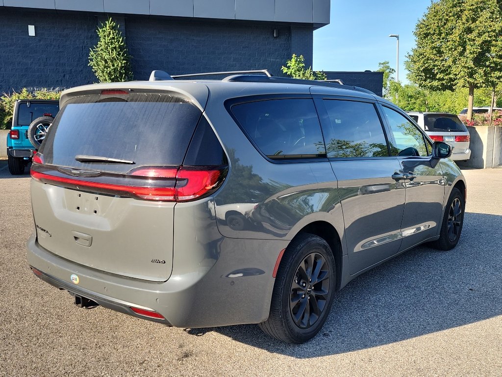 Used 2021 Chrysler Pacifica Touring-L w/ Premium & Safety Sphere Group AWD/4WD image 7