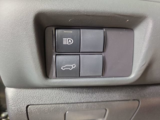 Used 2022 Toyota Highlander XLE FWD image 30