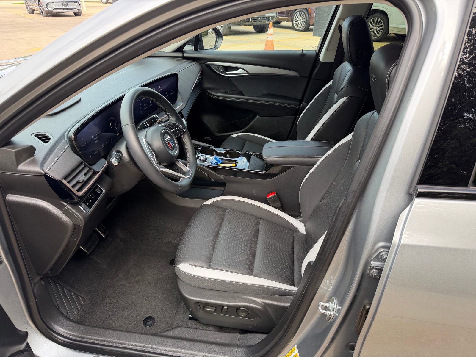 Used 2025 Buick Envision Sport Touring AWD/4WD image 4