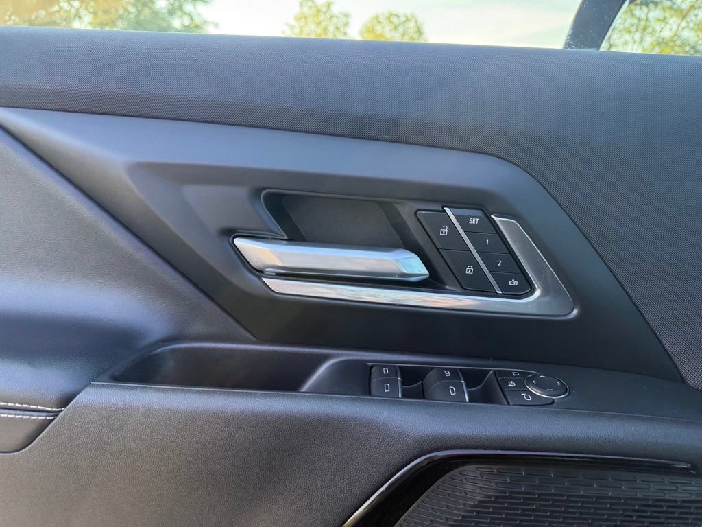 Used 2025 Chevrolet Silverado EV LT AWD/4WD image 22