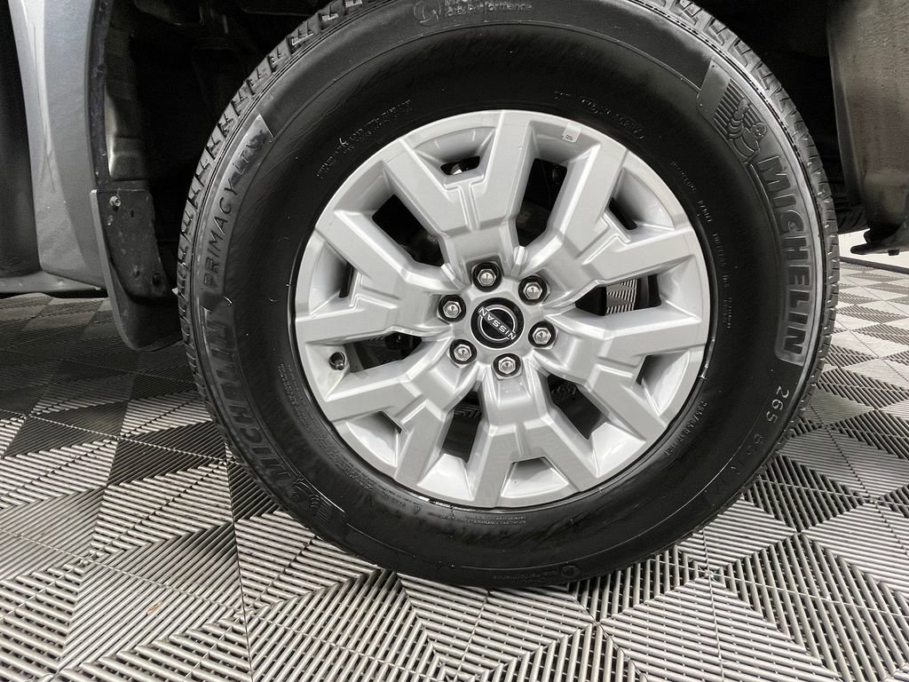 Used 2023 Nissan Frontier SV image 14