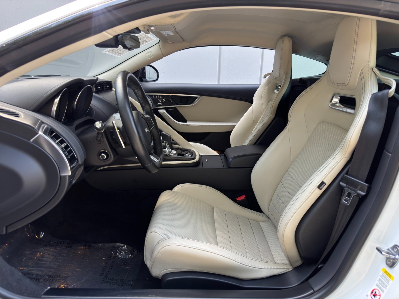 Used 2019 Jaguar F-TYPE R-Dynamic RWD image 17