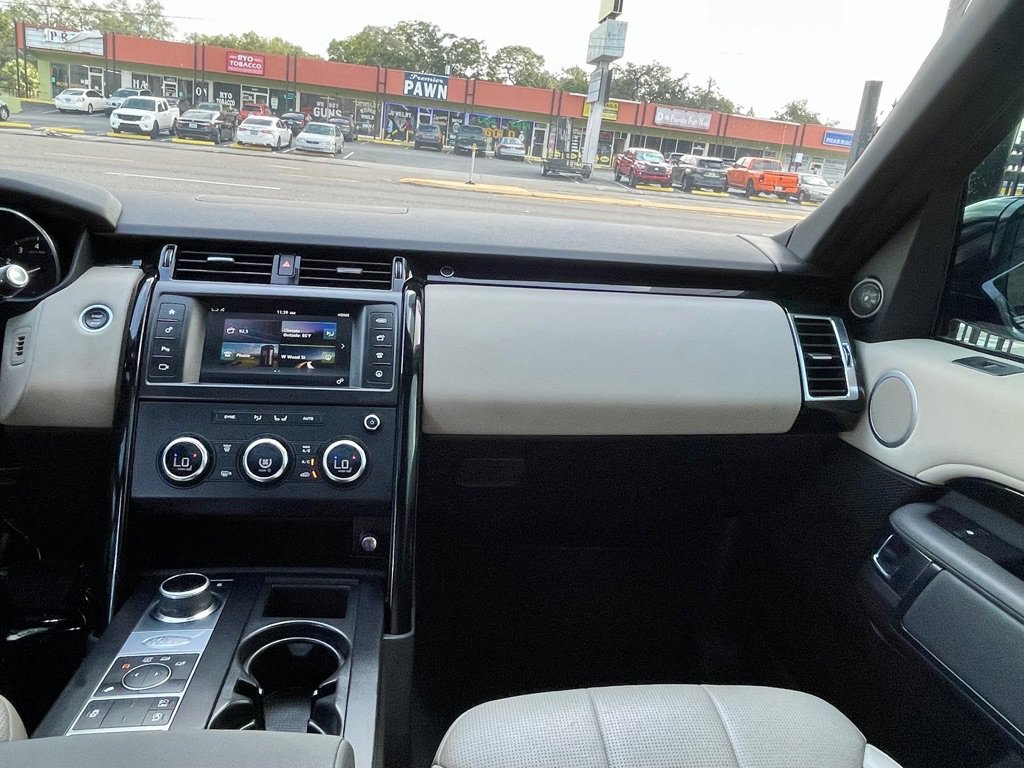 Used 2017 Land Rover Discovery SE AWD/4WD image 33