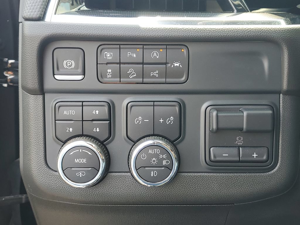 Certified 2025 Chevrolet Suburban RST w/ RST Capability Package AWD/4WD image 9