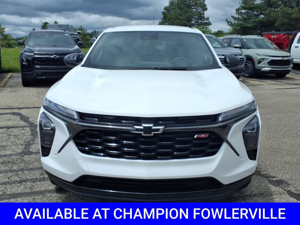 Used 2024 Chevrolet Trax RS w/ Driver Confidence Package FWD image 2