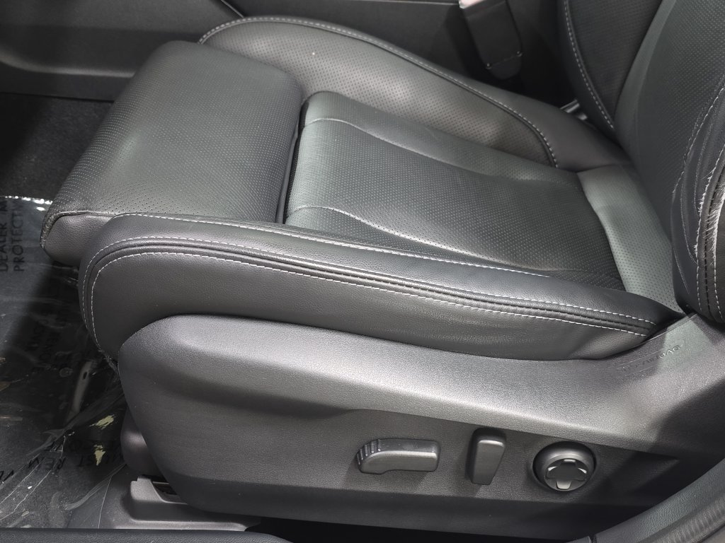 Used 2025 Subaru Outback Touring XT AWD/4WD image 28