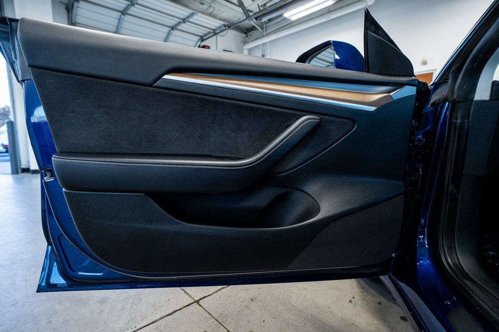 Used 2023 Tesla Model 3 Standard Range image 29