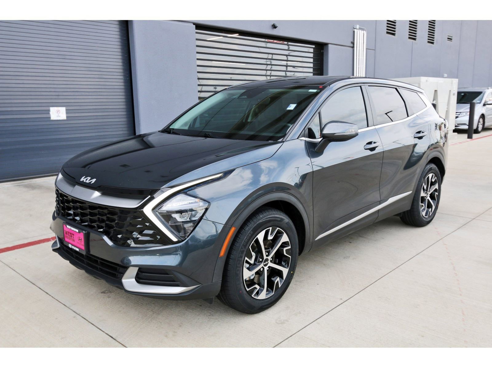 Used 2023 Kia Sportage EX image 3