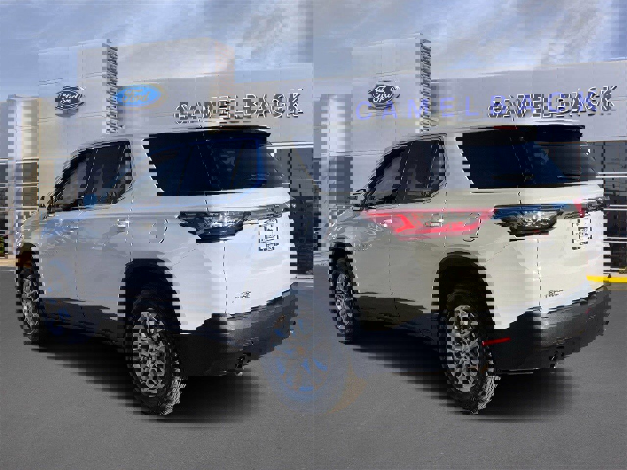 Used 2020 Chevrolet Traverse LS image 3