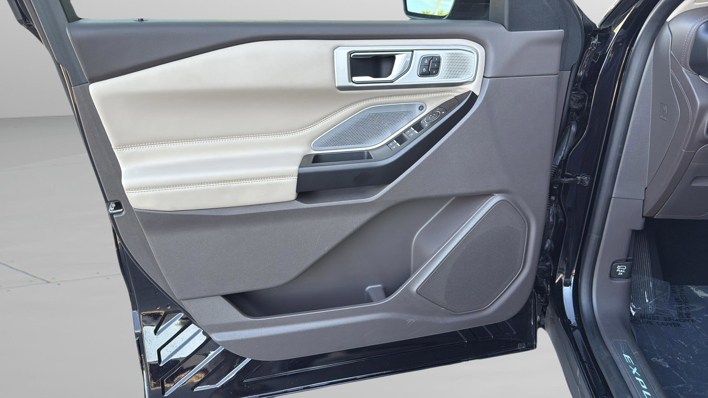 Used 2020 Ford Explorer Platinum w/ Premium Technology Package image 20