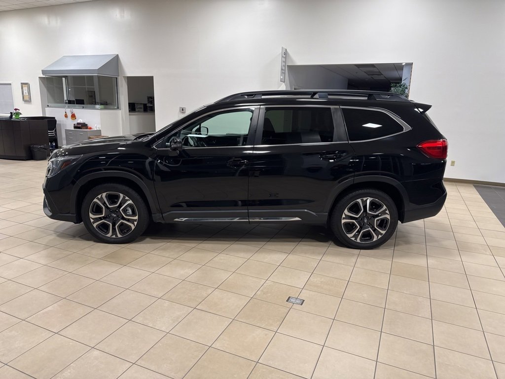 Used 2023 Subaru Ascent Limited image 2
