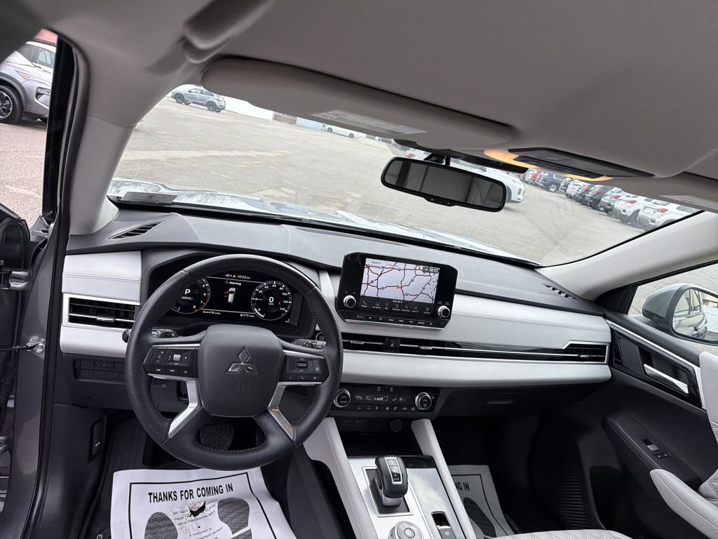 Used 2023 Mitsubishi Outlander SEL image 13