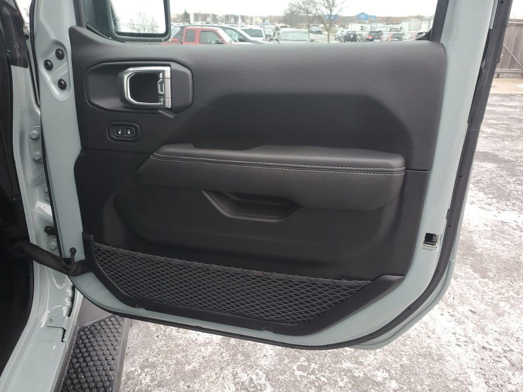 Used 2023 Jeep Wrangler Unlimited Sahara w/ Cold Weather Group image 29