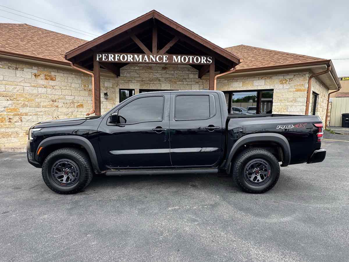 Used 2025 Nissan Frontier PRO-4X image 2