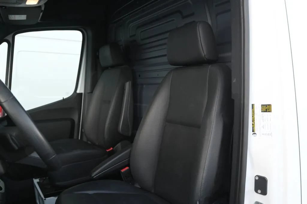 Used 2025 Mercedes-Benz Sprinter 2500 image 18