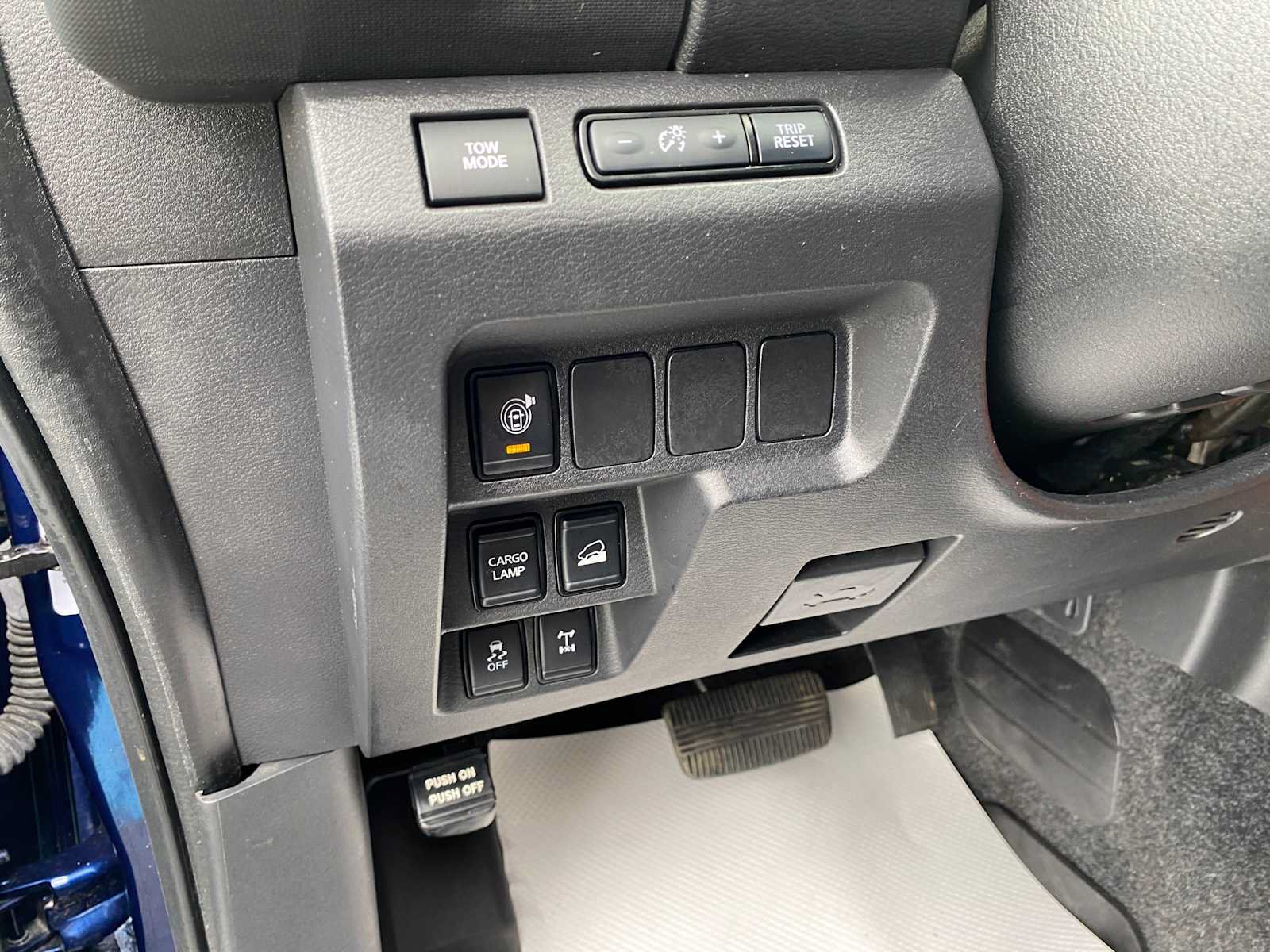 Used 2022 Nissan Frontier PRO-4X w/ Technology Package AWD/4WD image 18