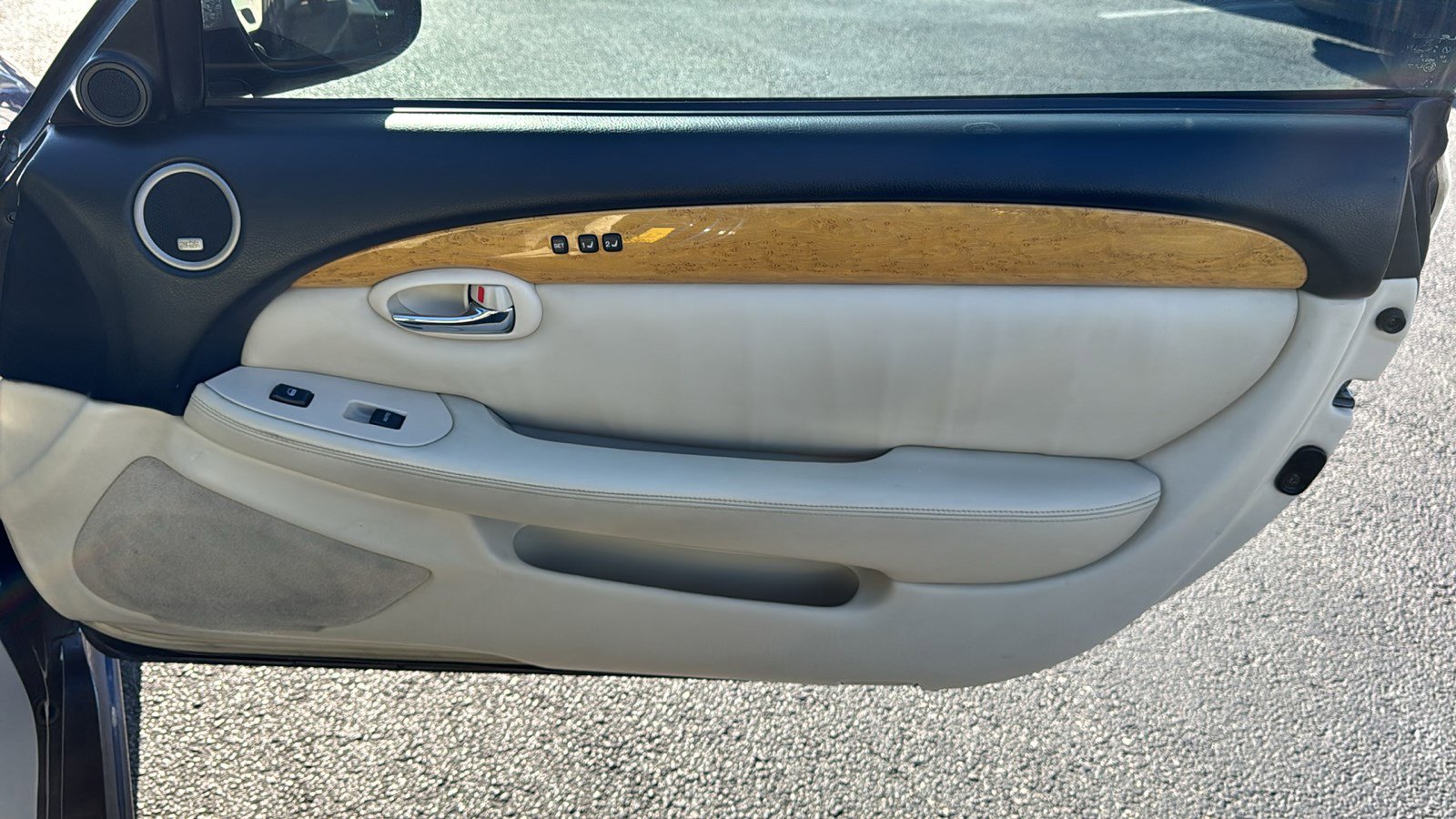 Used 2004 Lexus SC 430 Convertible RWD image 21