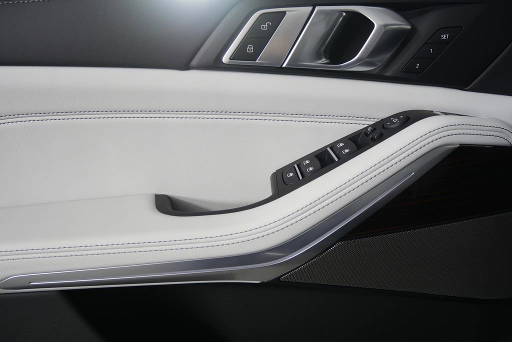 Used 2026 BMW X5 xDrive40i w/ Premium Package image 8