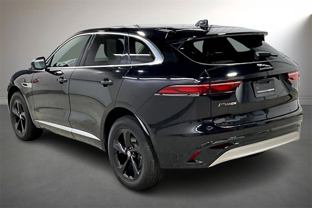 Used 2021 Jaguar F-PACE image 4