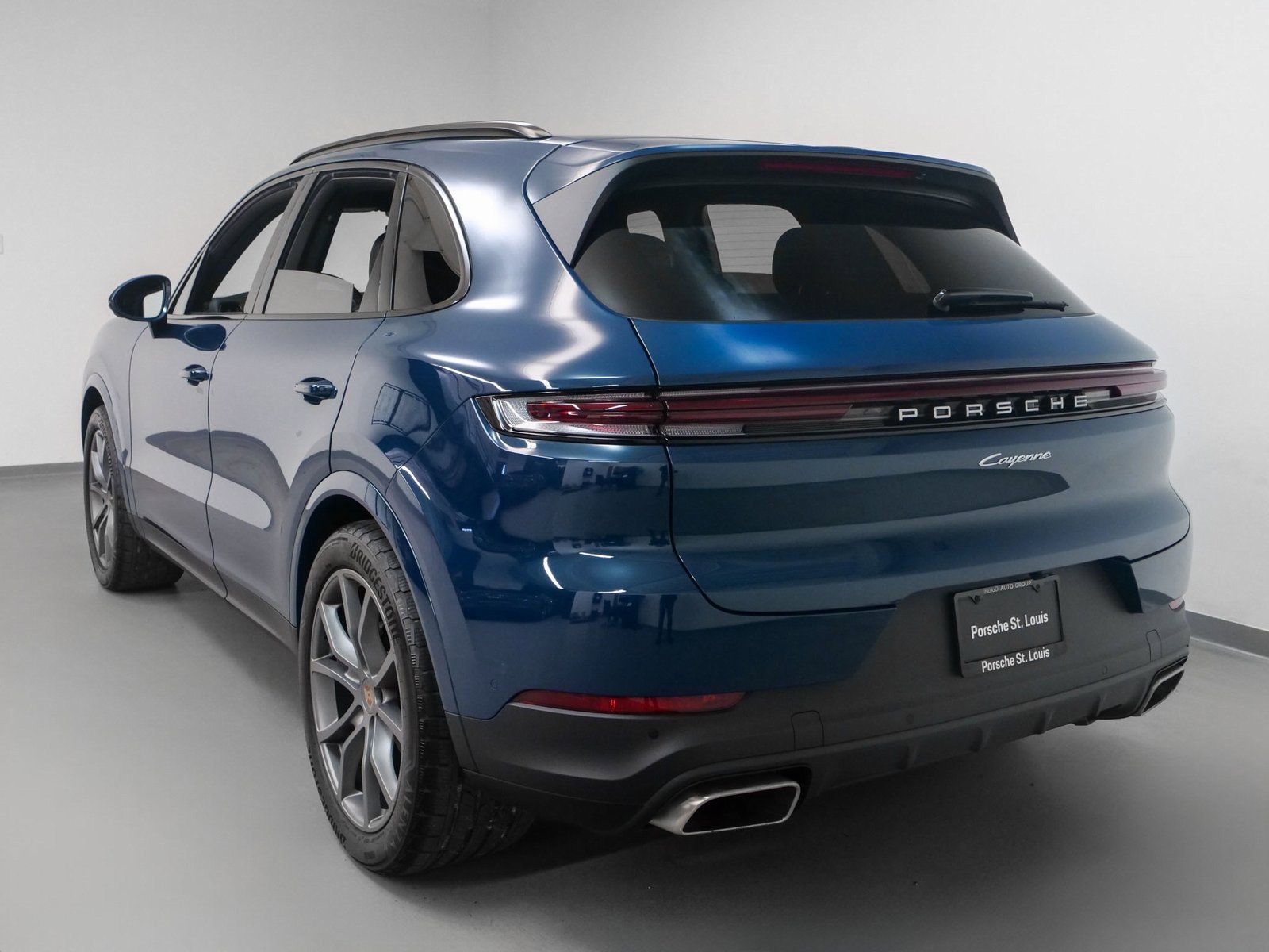 Used 2024 Porsche Cayenne image 3