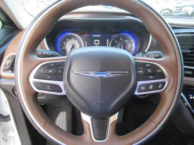 Used 2017 Chrysler Pacifica Limited FWD image 21