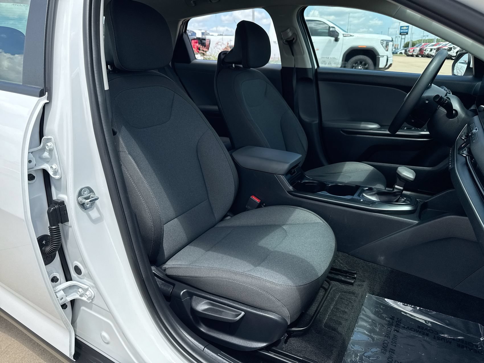 Used 2025 Kia K4 FWD image 24