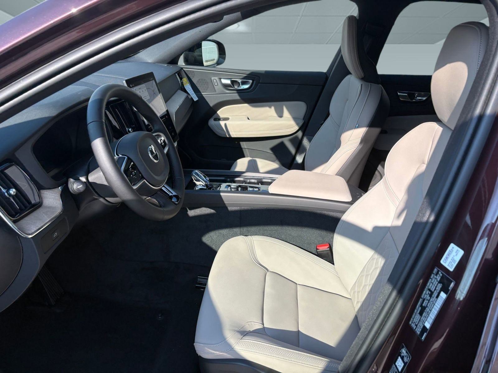 New 2026 Volvo XC60 B5 Plus w/ Climate Package image 5