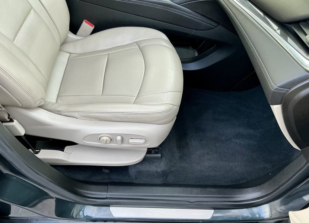 Used 2021 Buick Enclave Essence w/ Sound and Sites Package image 23