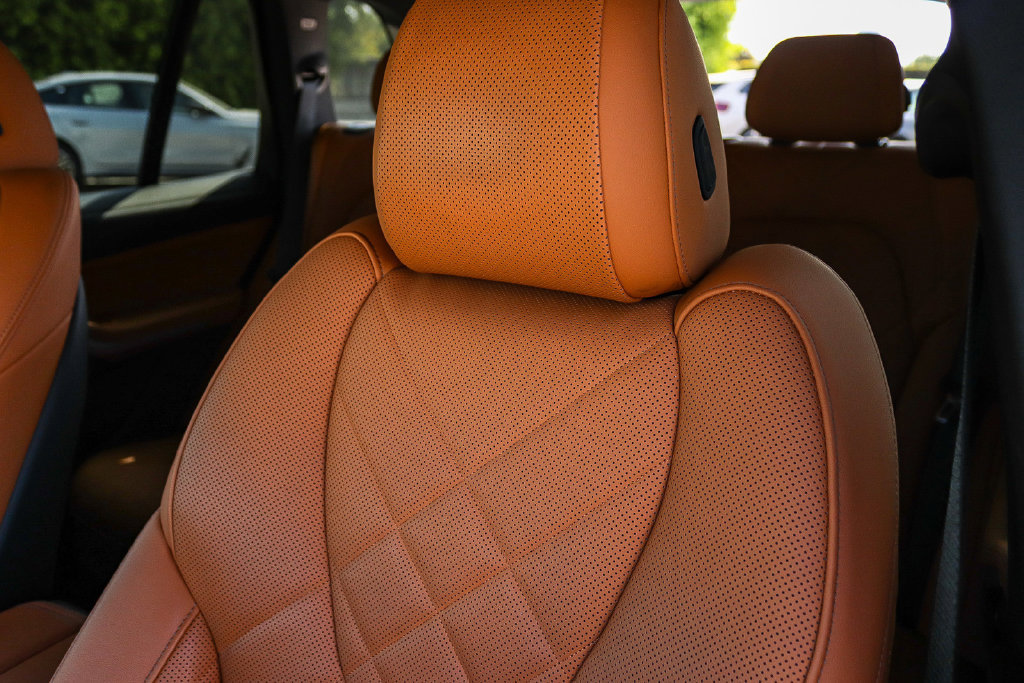 Used 2024 BMW X5 sDrive40i w/ M Sport Package RWD image 29