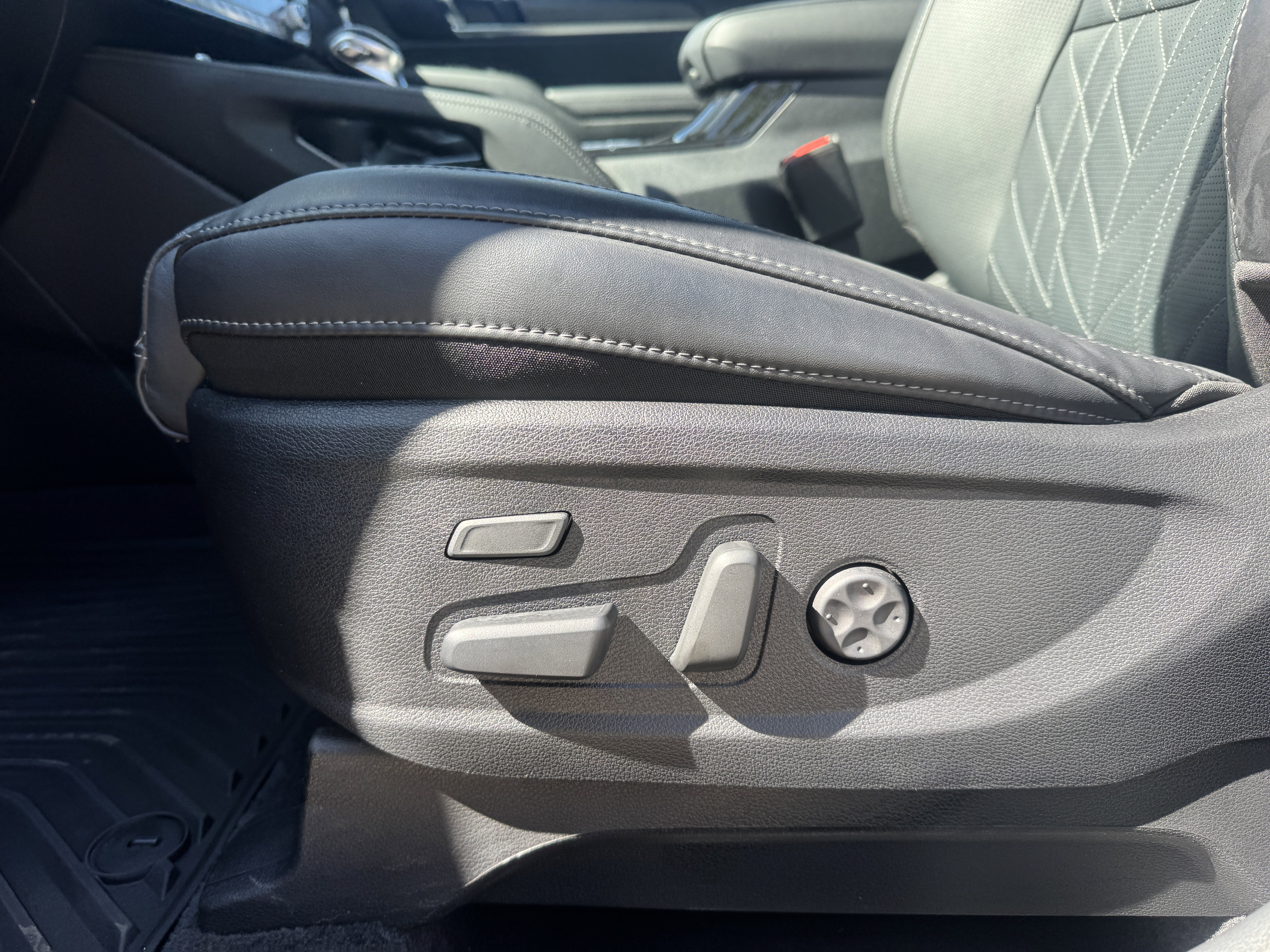 Used 2025 Kia Telluride SX Prestige X-Pro AWD/4WD image 12