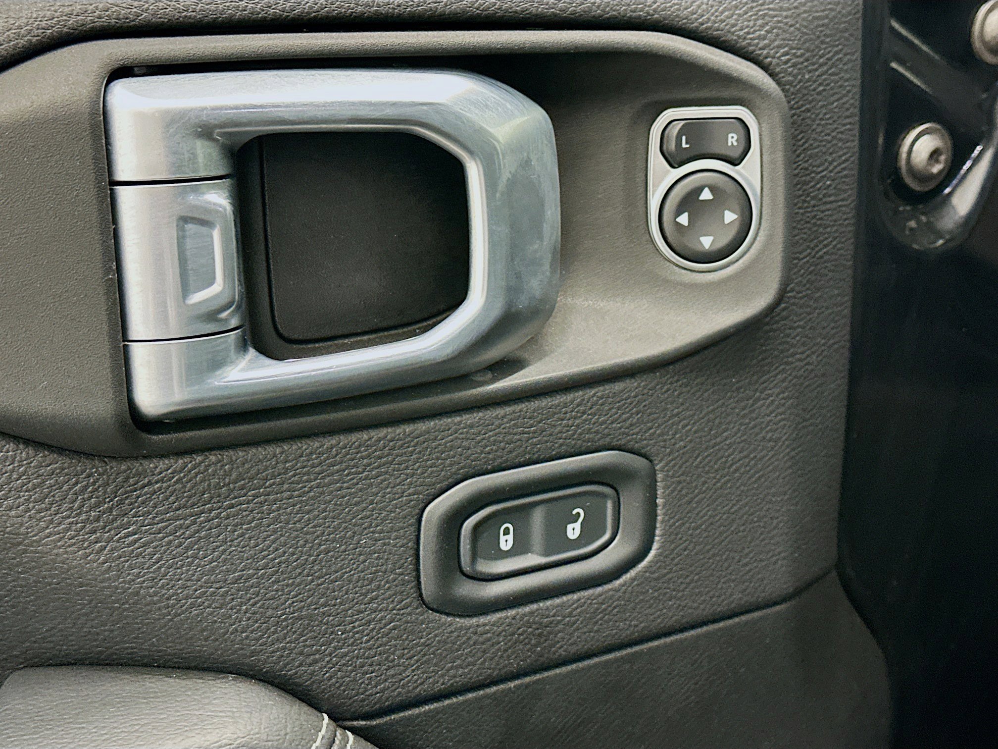 Used 2022 Jeep Wrangler Sahara w/ Cold Weather Group image 15