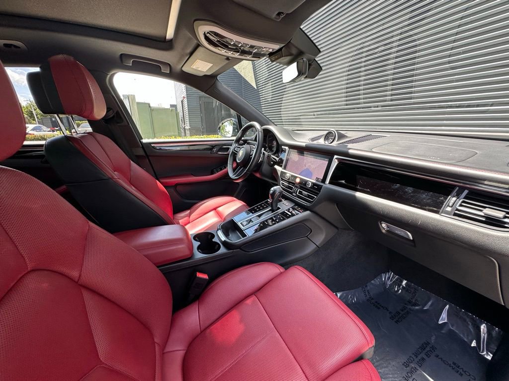 Certified 2023 Porsche Macan AWD/4WD image 39