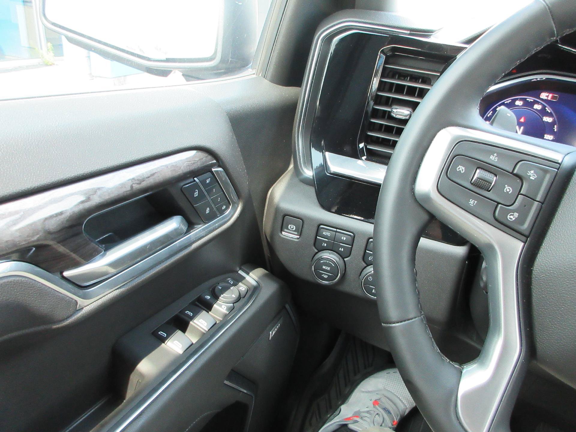 Certified 2025 Chevrolet Silverado 1500 LTZ w/ LTZ Premium Package AWD/4WD image 22