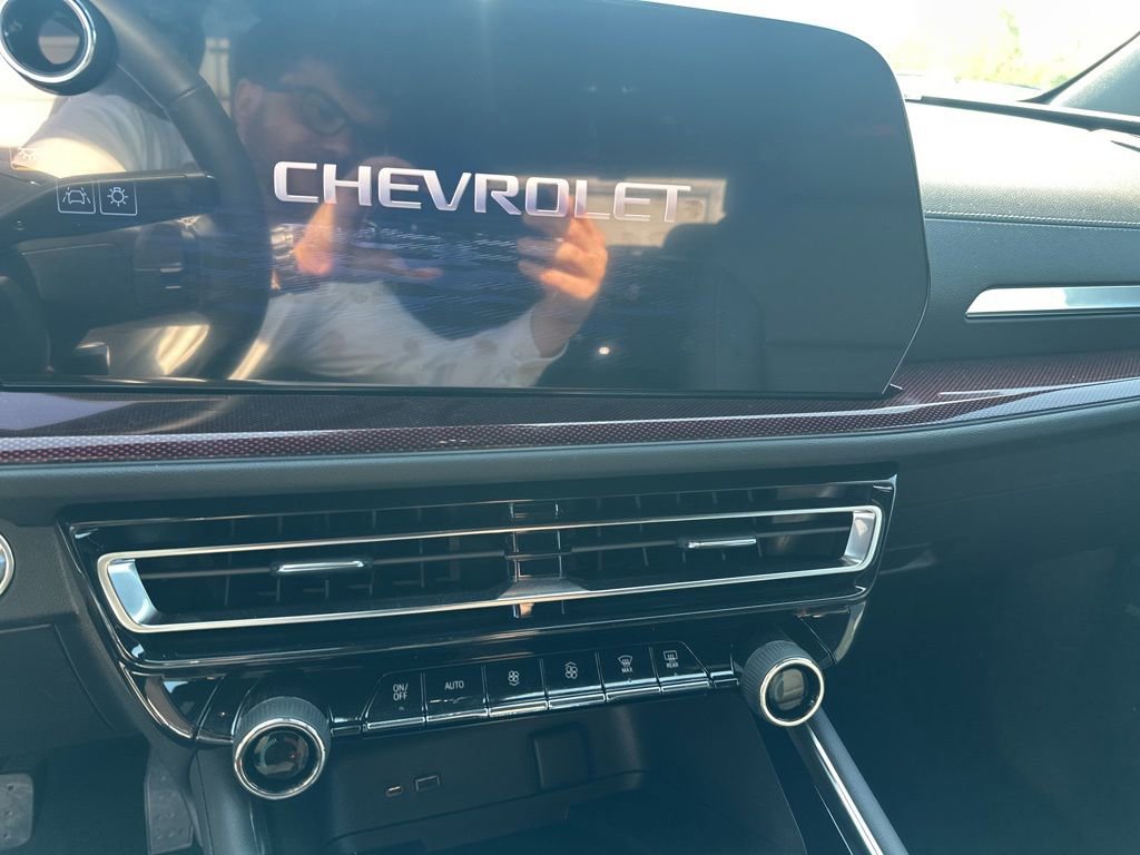 Used 2026 Chevrolet Traverse Z71 w/ Enhanced Driving Package AWD/4WD image 9