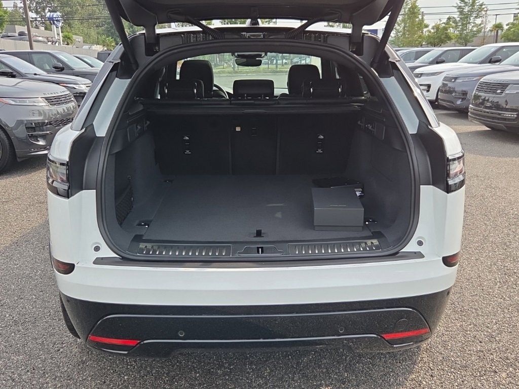 New 2026 Land Rover Range Rover Velar Dynamic SE image 16