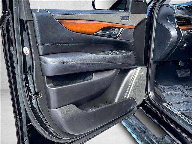 Used 2020 Cadillac Escalade Premium Luxury image 18