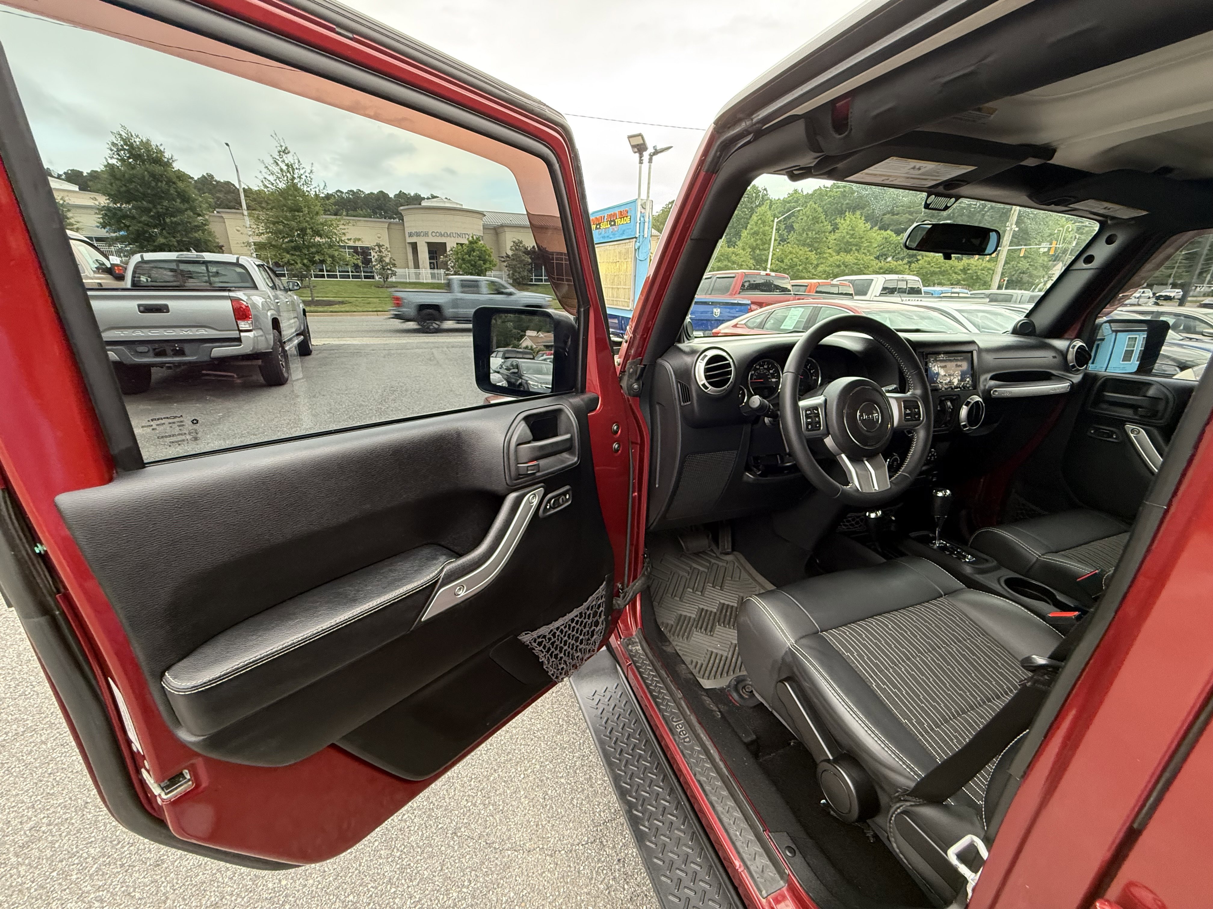 Used 2012 Jeep Wrangler Unlimited Sport AWD/4WD image 12